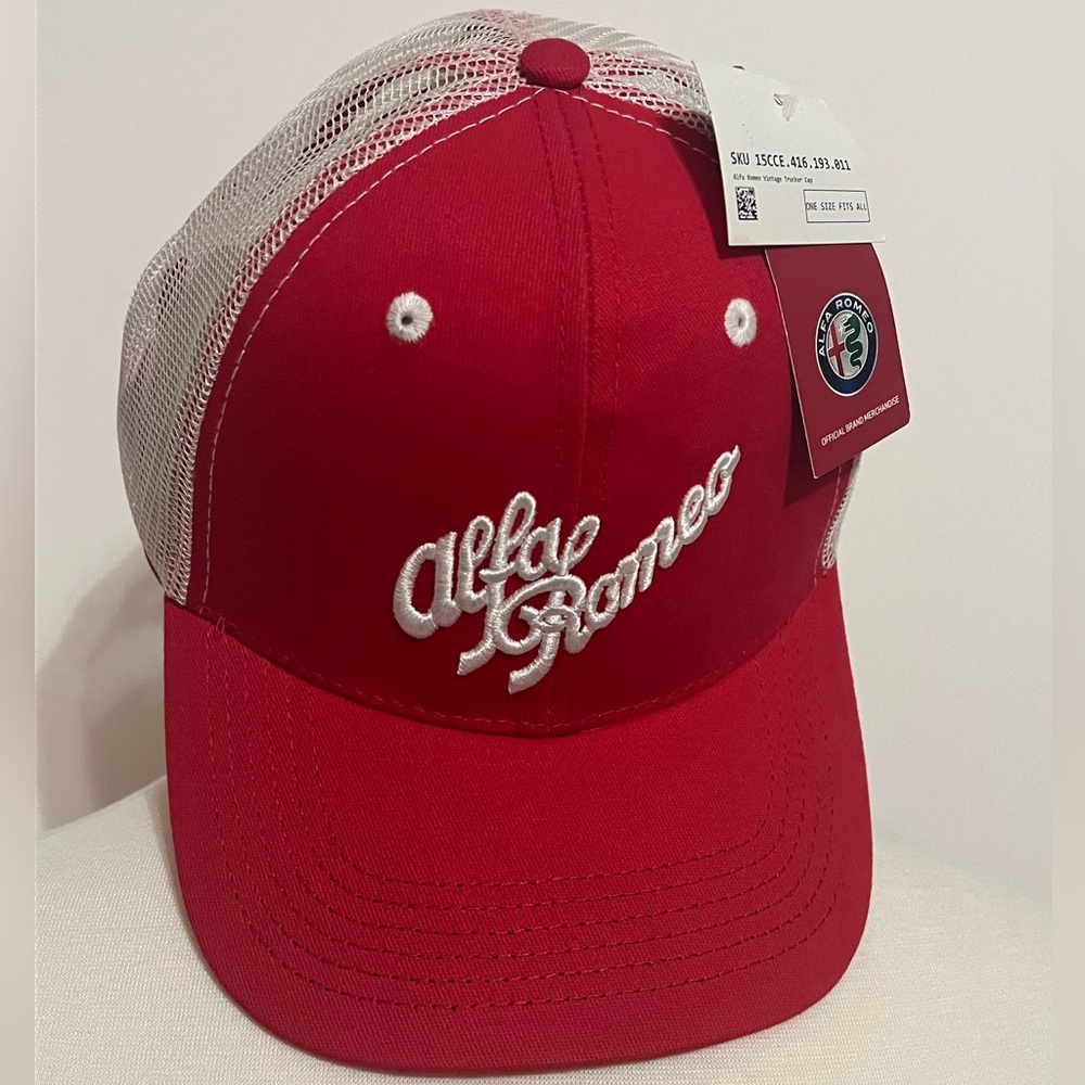 ALFA ROMEO RED/WHITE VINTAGE STYLE TRUCKER CAP